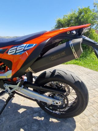 KTM 690 SMC R 2024 - 4000 km - Garantía Oficial