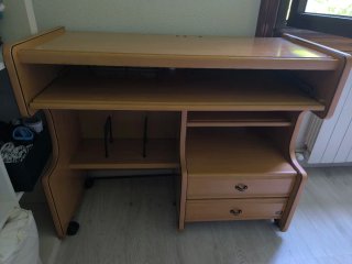 Escritorio madera.