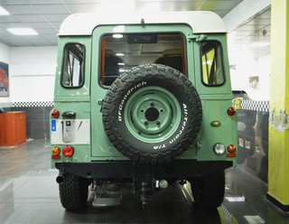 Land Rover Defender 110 sw se -2009