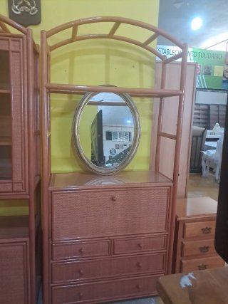 Alacena de Mimbre con Puertas de Cristal