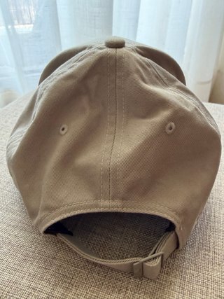 Gorra adidas oficial Mercedes-Petronas Beige