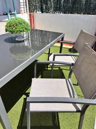 Conjunto de mesa de cristal y 4 sillones de jardín