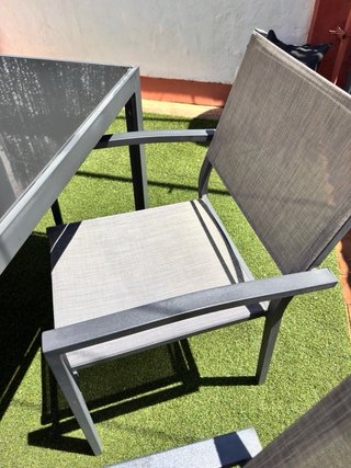 Conjunto de mesa de cristal y 4 sillones de jardín
