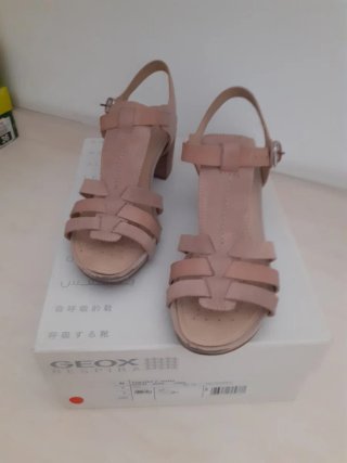 Sandalias Geox Nappa Beige, Tacón ancho, 5cm alto