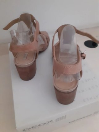 Sandalias Geox Nappa Beige, Tacón ancho, 5cm alto