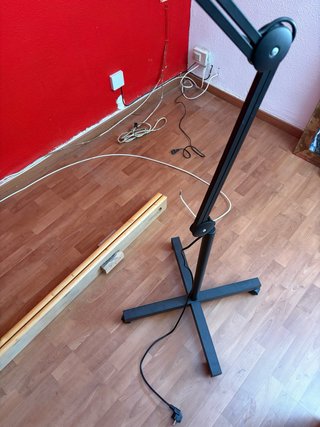 Lámpara de estudio con lupa y brazo articulado