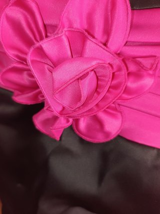 Vestido fiesta negro y rosa con flor