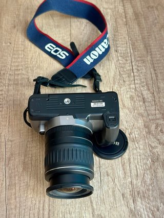 Canon EOS 3000V (Nueva) + Objeto Canon EF 28-90mm