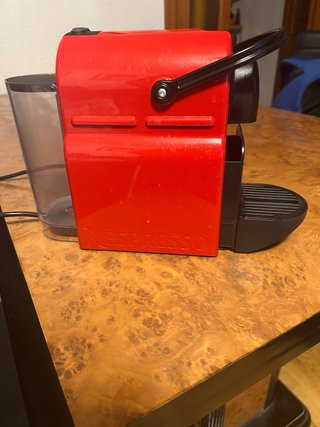 Cafetera Nespresso Roja