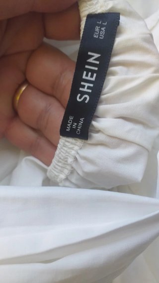 Blusa Shein Blanca con Volantes.corta
