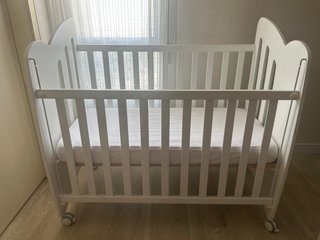 Cuna MICUNA blanca con ruedas