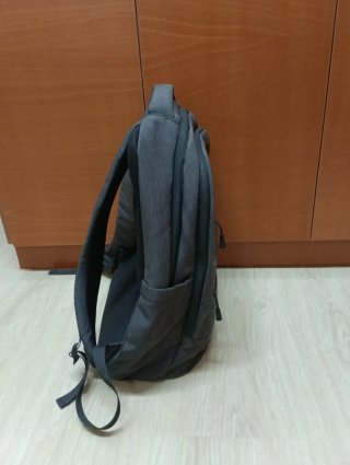 Mochila gris marca Totto