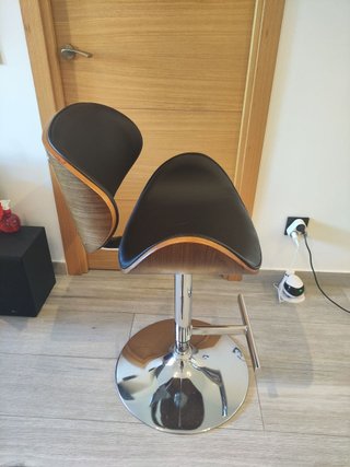 Silla alta regulable roble y negro