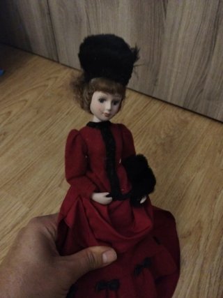Muñeca de porcelana antigua