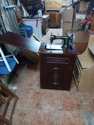 Máquina de coser Wertheim antigua