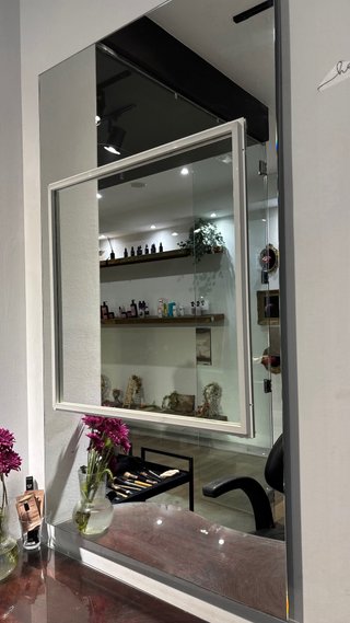 Espejo de maquillaje con luz LED