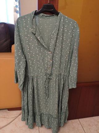 Vestido verde con estampado floral
