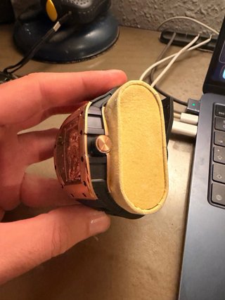 Reloj de Hombre Negro y Dorado