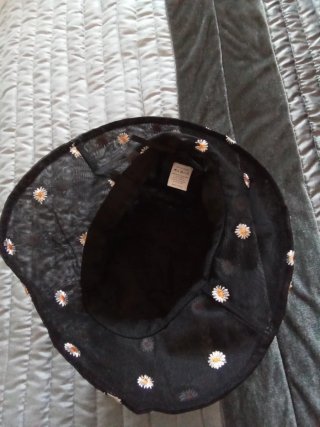 GORRO PESCADOR BORDADO DE MARGARITAS