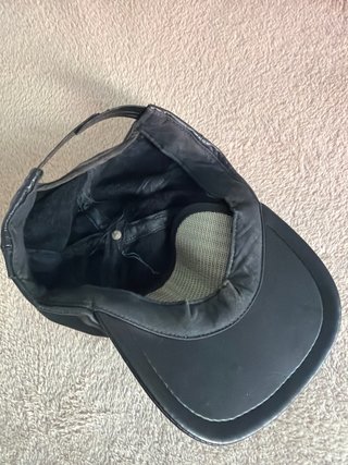 Gorra Russell Athletic Negra Cuero