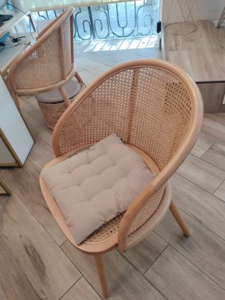 Sillas de ratán y madera