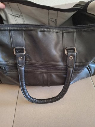 Maleta negra de viaje