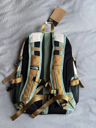 Mochila The North Face Borealis II Crema y Verde