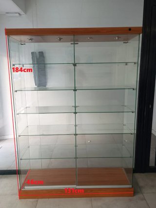 Mostrador y vitrina por cese de negocio