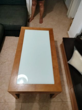 Mesa de comedor de madera y cristal