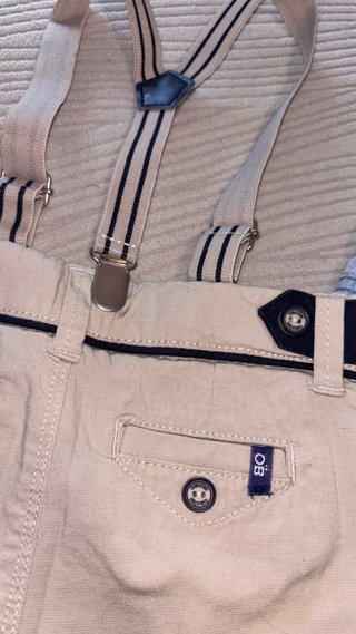 Pantaloni bimbo con bretelle e jeans