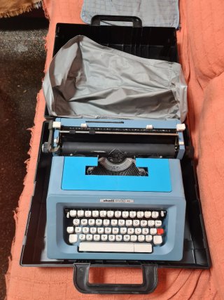 Máquina de escribir Olivetti Studio 46