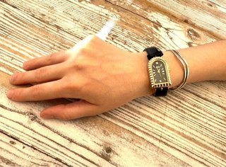 Orologio elegante nero e oro