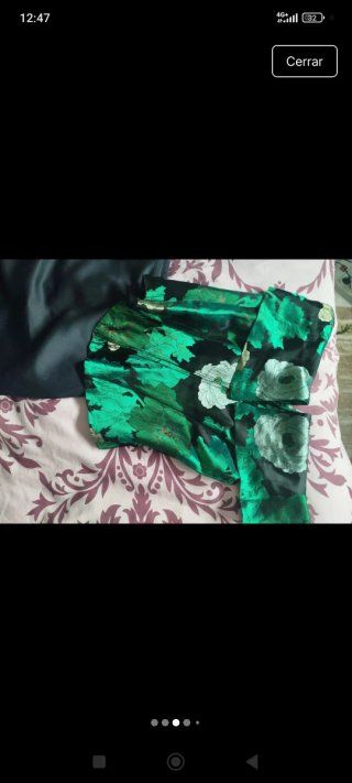 Traje de fiesta verde y negro,puesto un rato