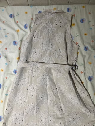 Vestido Zara beige bordado calado