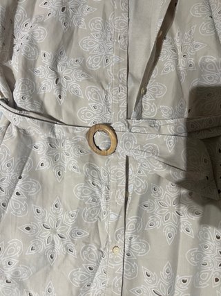 Vestido Zara beige bordado calado