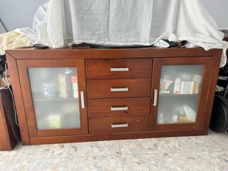 Mueble de salón madera con puertas