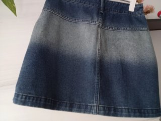 Falda mini vaquera con bolsillos