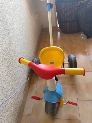 Triciclo infantil con manillar de empuje