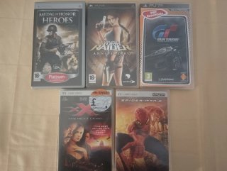 PSP 1000 Negra + colección de Juegos + cargadores