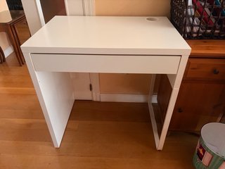 Scrivania Bianca Ikea Parte posteriore piccola rotta
