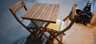 Tavolo e 2 Sedie Pieghevoli in Legno per Terrazzo