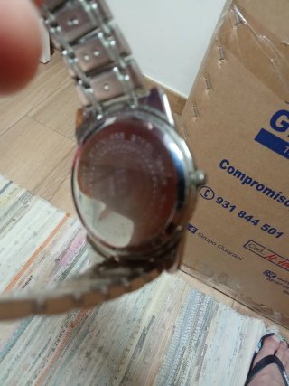 Reloj Oruss Negro con Detalles Dorados