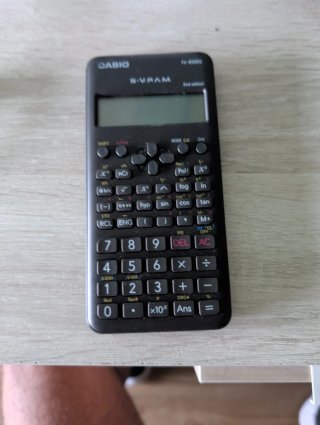 Calculadora Científica Casio fx-82MS