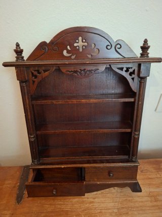 Estantería antigua de madera