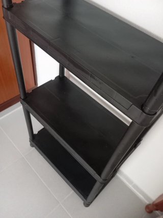 Estantería de plástico negra