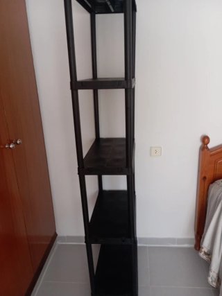 Estantería de plástico negra