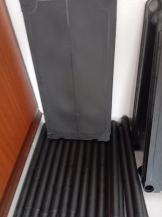 Estantería de plástico negra