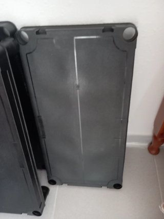 Estantería de plástico negra