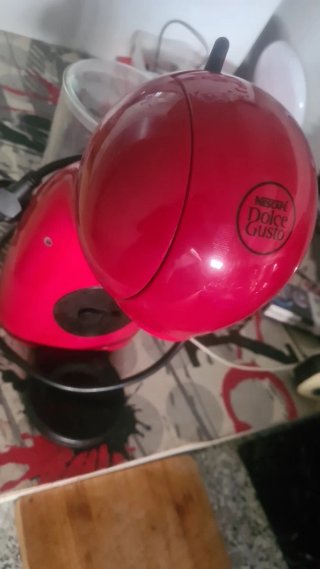 Cafetera Nescafé Dolce Gusto Roja