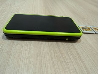 Nintendo 2DS XL Negra/Verde + Juegos